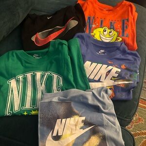 Lot of 5 NWT Boy’s Nike tees, 4 short sleeve, 1 long sleeve  size 5-6 Years